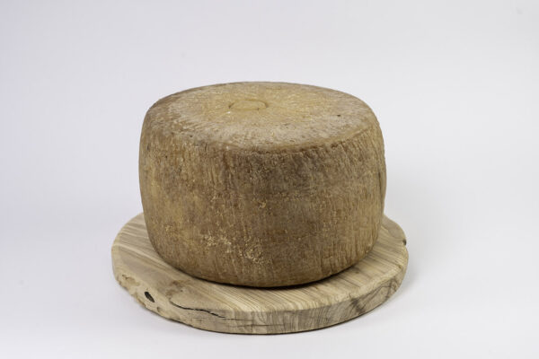 Pecorino canestrato