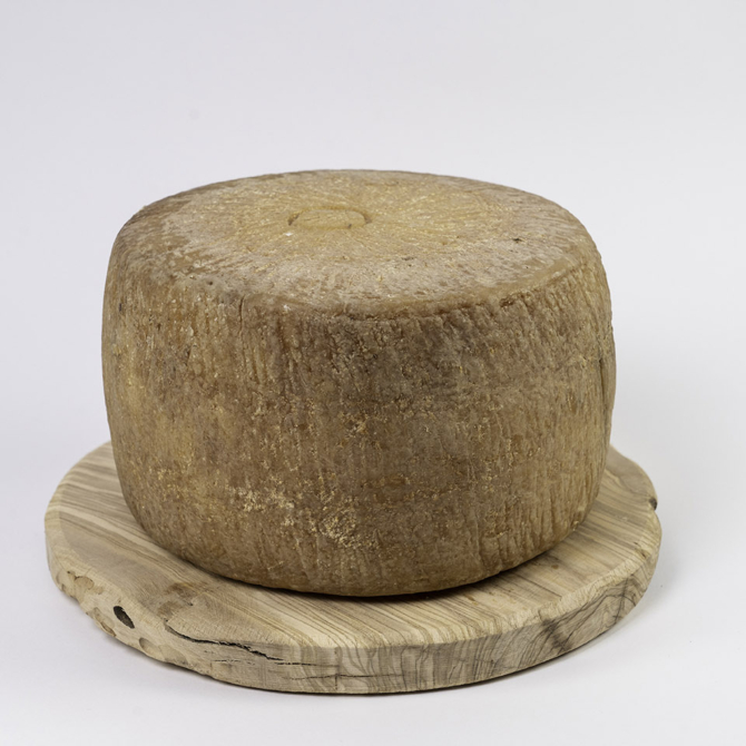 Pecorino canestrato